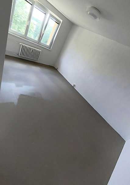 AM Profistav s.r.o., Stavební firma - betonování podlahy v bytě.